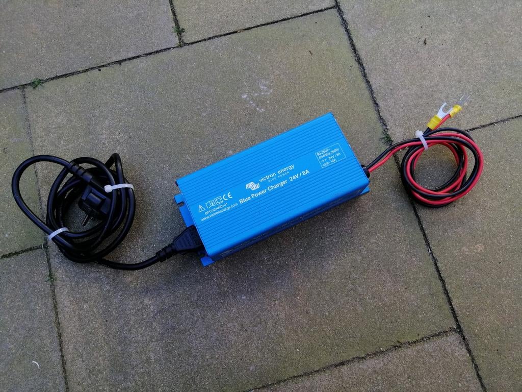 Victron acculader 24 volt 8 ampere, Ophalen of Verzenden, Nieuw