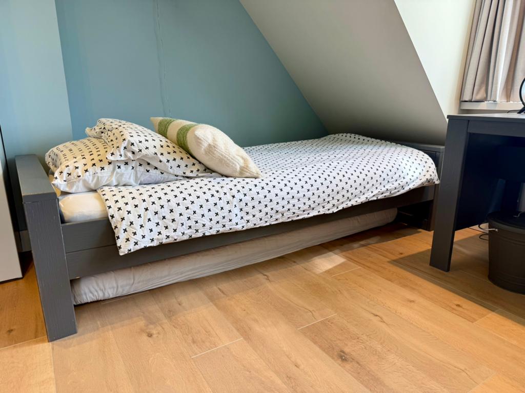 1 persoons bed Woood Dennis 90x200 cm, Huis en Inrichting, Slaapkamer | Bedden, Gebruikt, 90 cm, Eenpersoons, Ophalen of Verzenden
