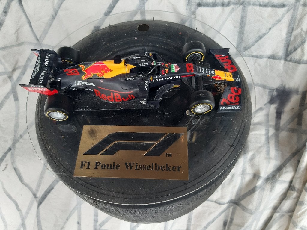 F1 Red Bull racewagen van Max Verstappen, Ophalen, Zo goed als nieuw