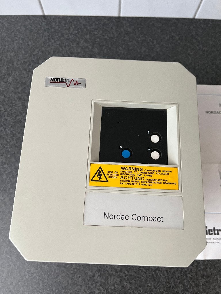 Nordac Compact SK 1100/01 (1,1 kW) 1.5hp frequentieregelaar, Hobby en Vrije tijd, Elektronica-componenten, Ophalen of Verzenden