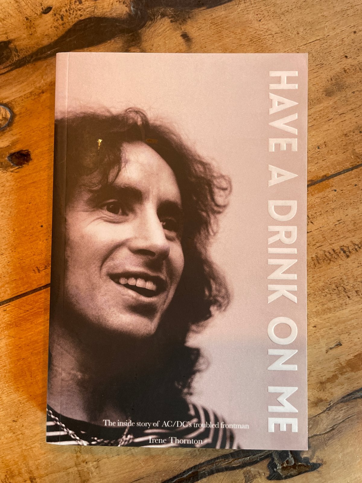 Have a Drink on Me - Bon Scott biografie, Ophalen of Verzenden, Zo goed als nieuw, Artiest