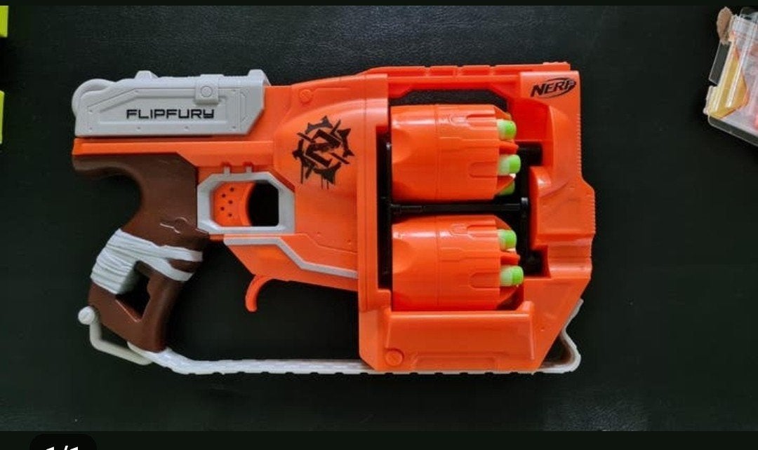 Nerf Zombie Strike Flipfury Blaster met pijltjes, Ophalen of Verzenden, Zo goed als nieuw