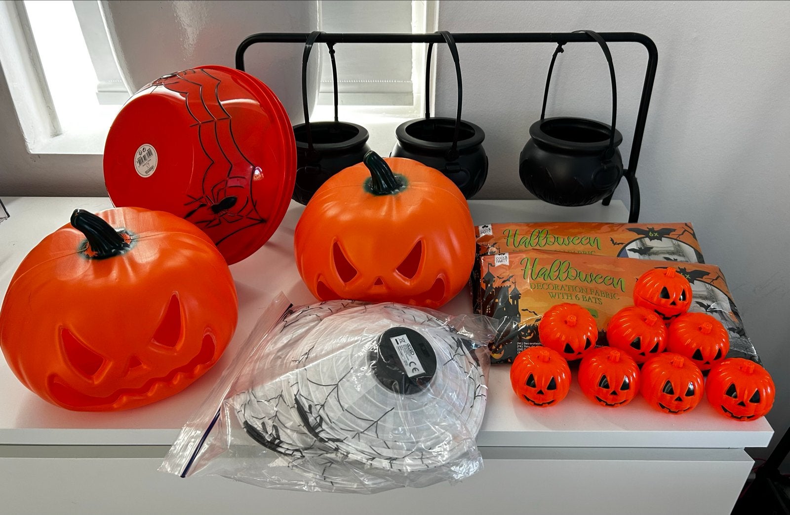 Groot Halloween Decoratiepakket - Pompoenen, Heksenketels, S, Ophalen of Verzenden, Nieuw, Versiering, Halloween of Griezel