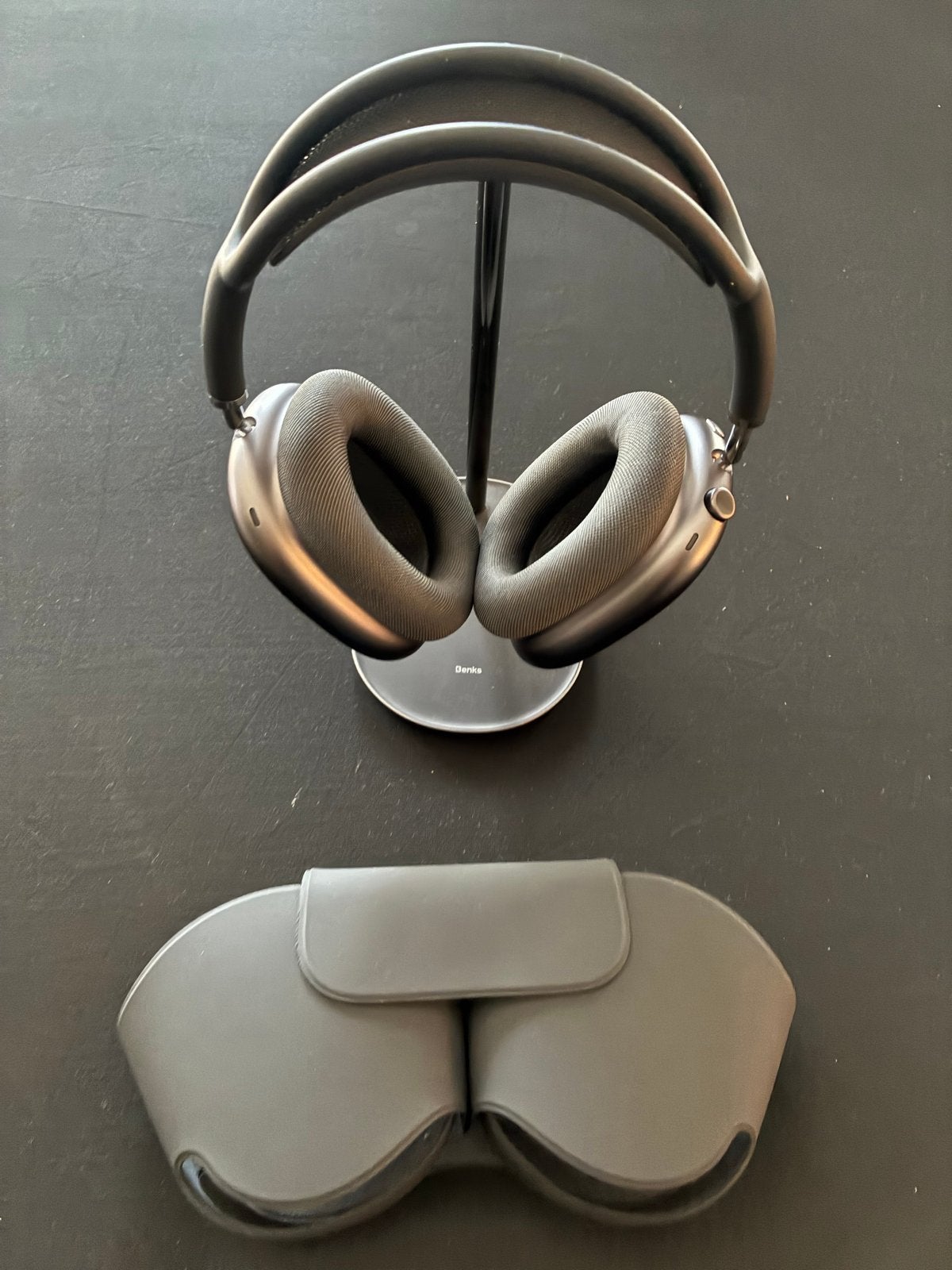 Apple Airpods Max Lightning met case en standaard, Bluetooth, Ophalen of Verzenden, Zo goed als nieuw, Grijs