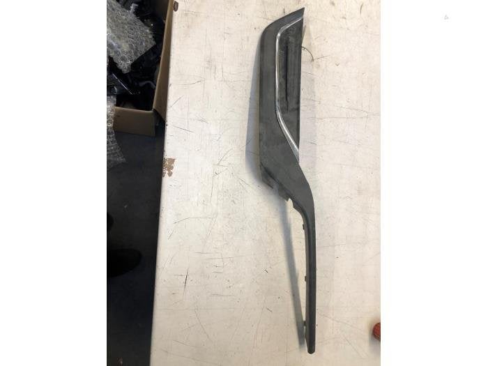Bumperdeel rechts-voor van een Volvo V60, Gebruikt, -, -, Ophalen of Verzenden