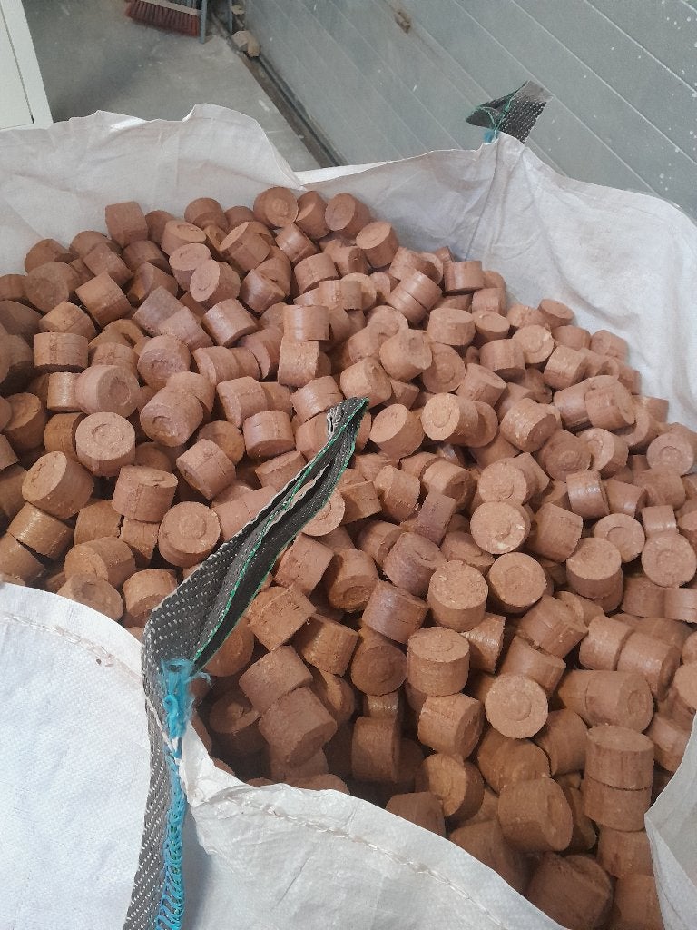 hardhouten briketten, Tuin en Terras, 6 m³ of meer, Ophalen, Overige houtsoorten, Blokken