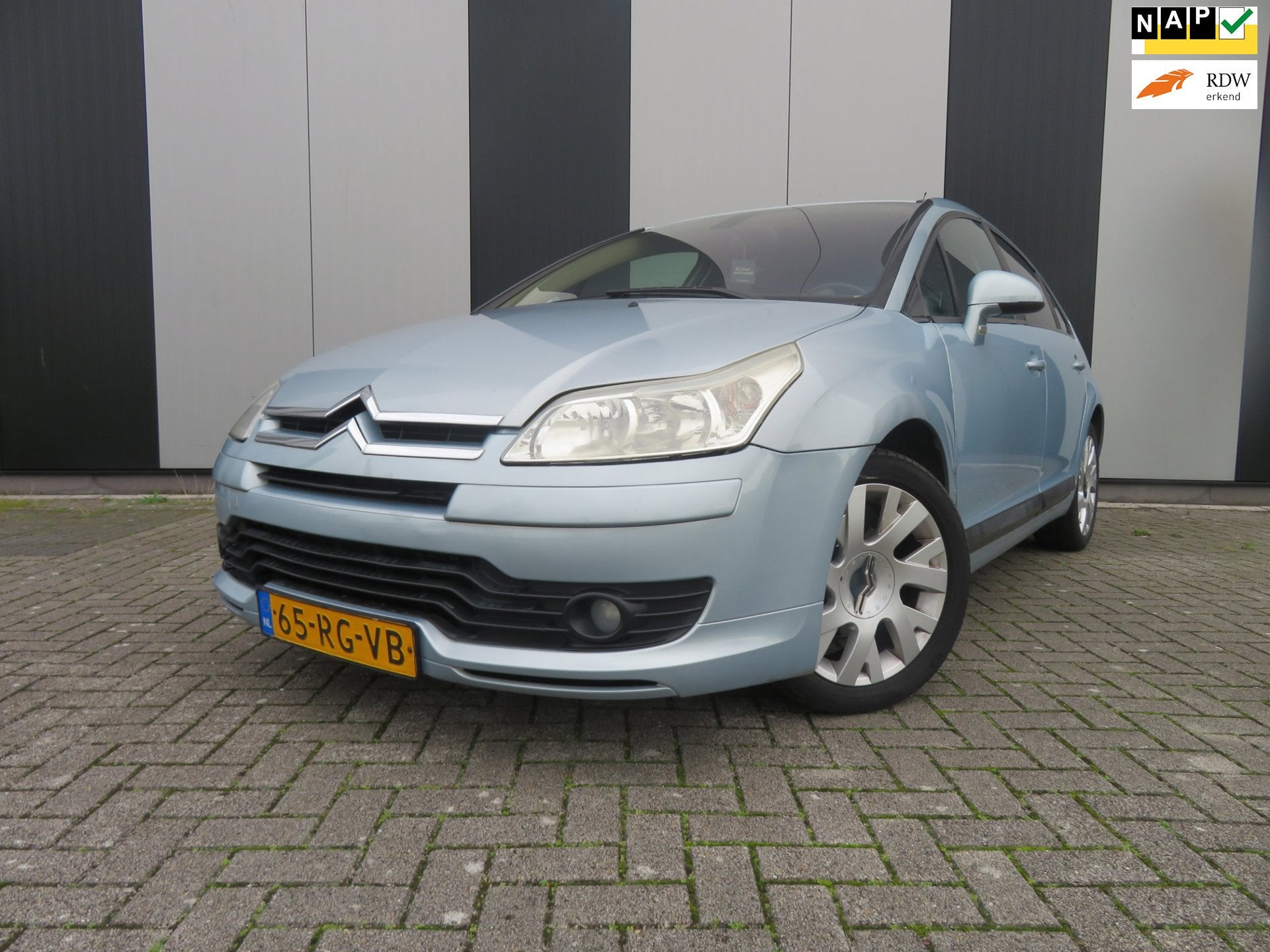 Citroen C4 2.0-16V VTR+, Auto's, Dealer onderhouden, Gebruikt, Zwart, Blauw