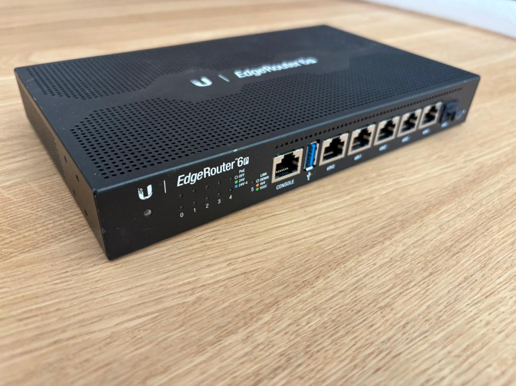 Ubiquiti EdgeRouter 6P (ER-6P) – Gigabit Router met 24V PoE, Computers en Software, Ophalen of Verzenden, Zo goed als nieuw