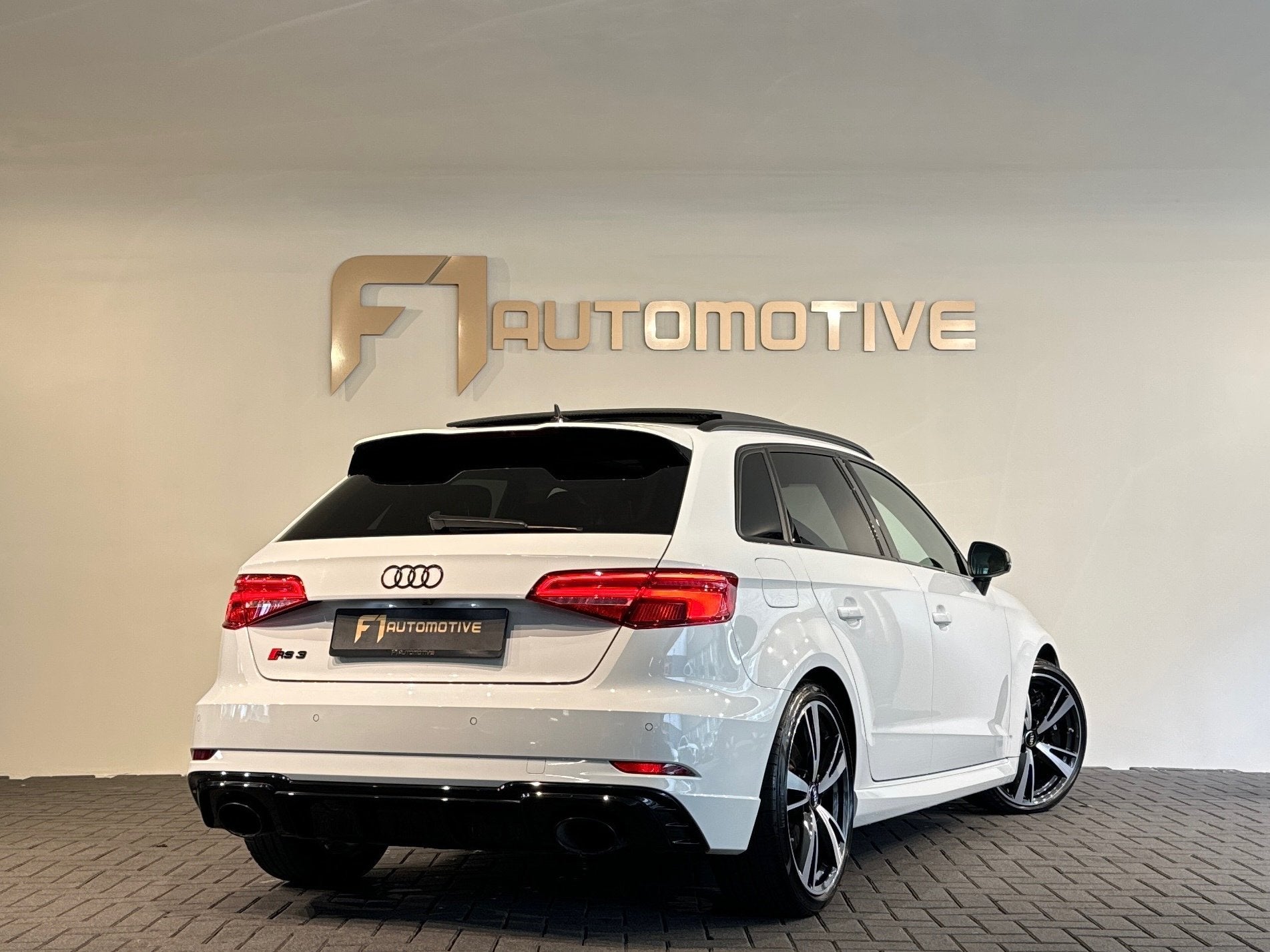 Audi RS3 Sportback 2.5 TFSI quattro Pano|Keyless|B&O|RS Seat, Auto's, Audi, Automaat, Gebruikt, RS3, Automatische klimaatregeling