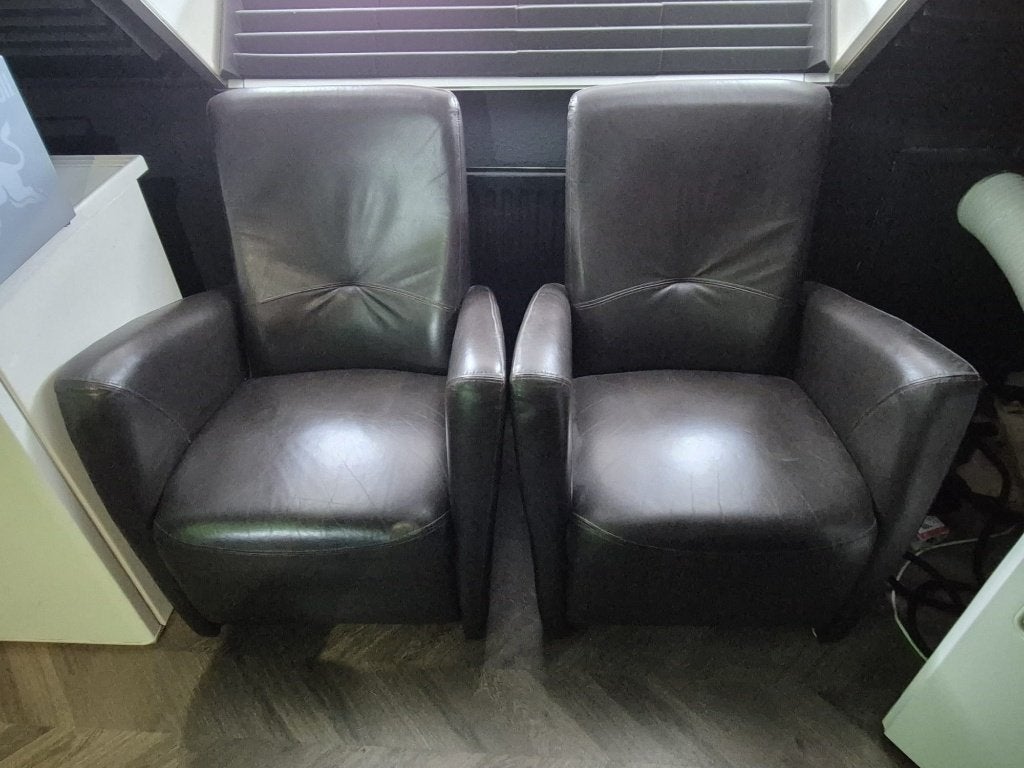 2 fauteuil stoelen - Donkerbruin, Ophalen, Zo goed als nieuw, 75 tot 100 cm, Leer