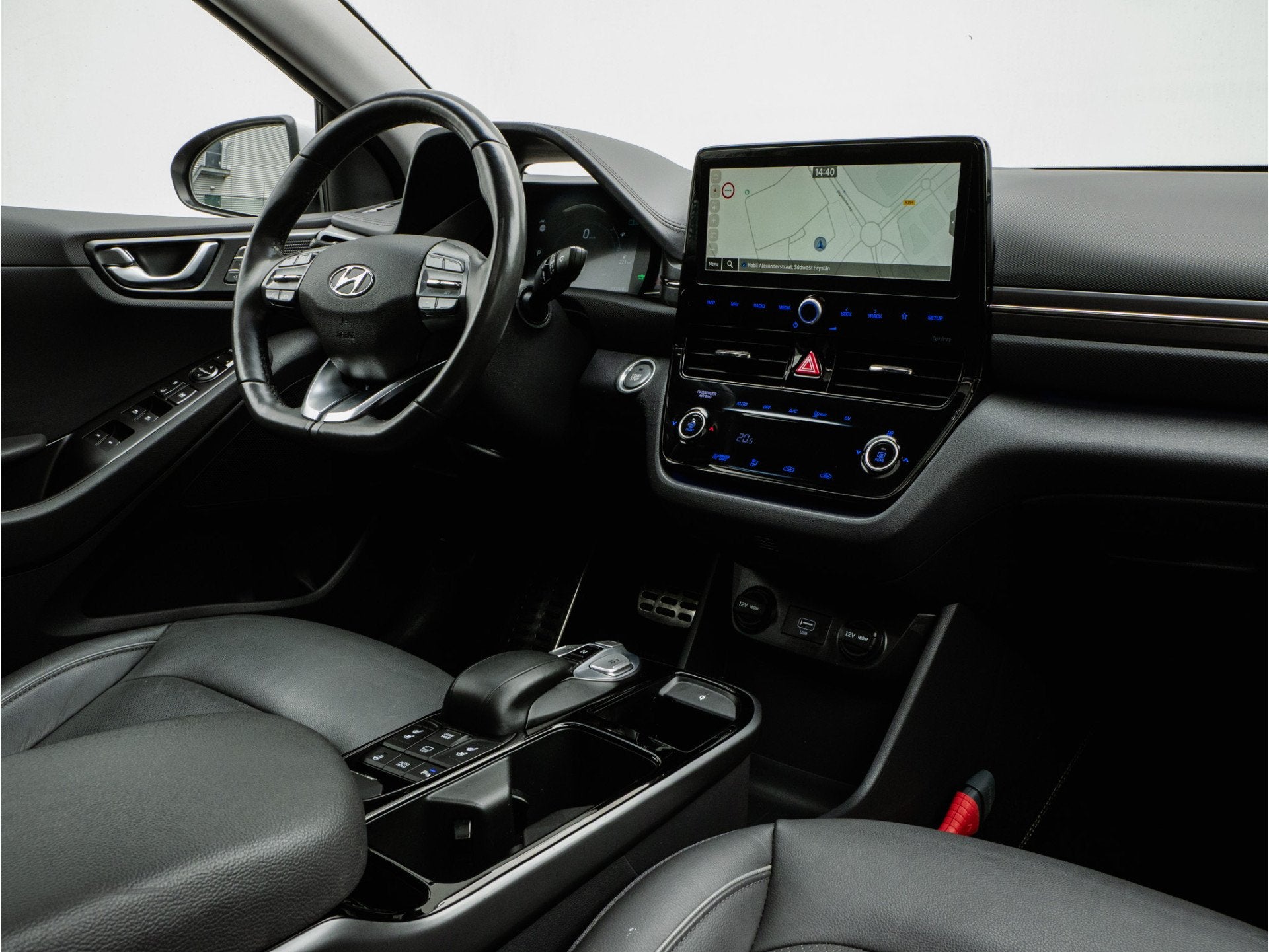 Hyundai IONIQ Premium EV 38 kWh SOH 99% Warmtepomp/ Trekhaak, Auto's, Hyundai, Gebruikt, Zwart, Met garantie (alle), IONIQ