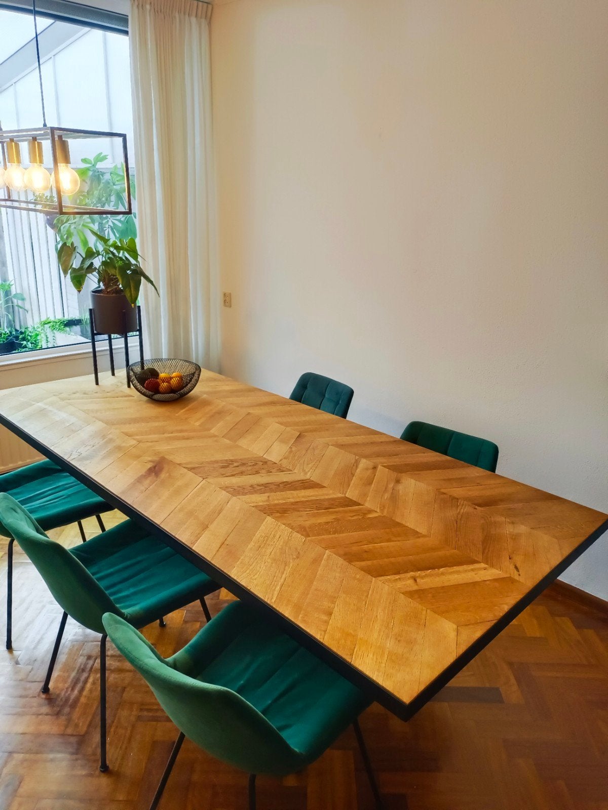 Prachtige eiken tafel met Hongaarse punt, nieuwstaat, Ophalen, Eikenhout, Zo goed als nieuw, Vier personen