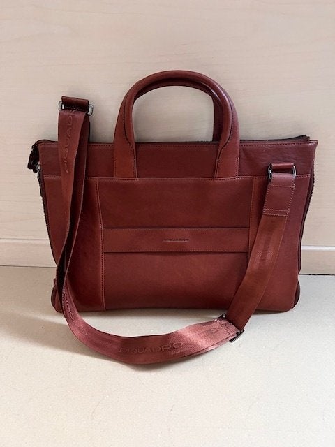 Piquadro werktas aktetas schoudertas met laptopcompartiment, Computers en Software, Laptoptassen, Bruin, 15 inch, Tabletvak, Aktetas