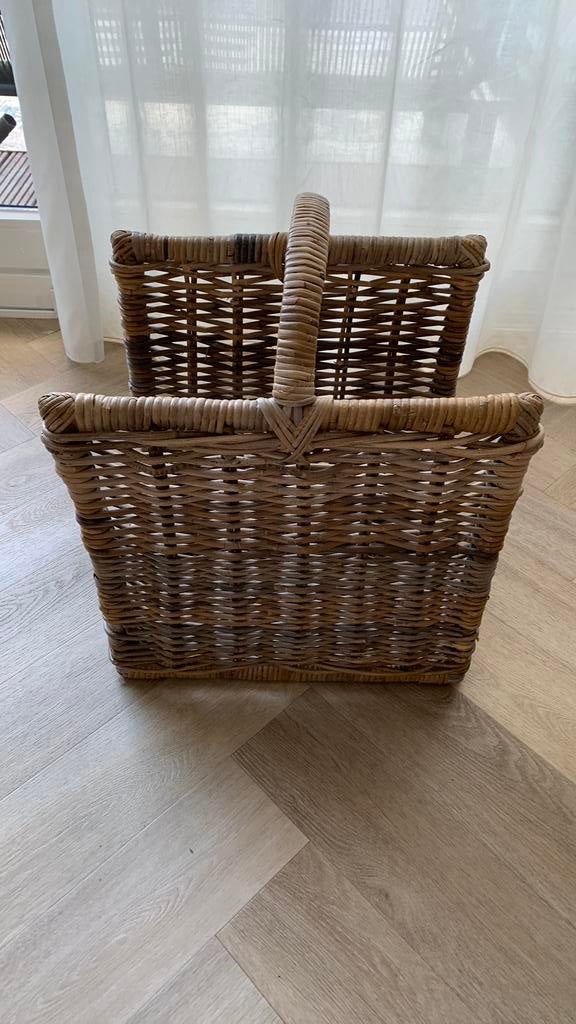 Lectuurmand groot van riet rotan, Huis en Inrichting, Woonaccessoires | Krantenbakken en Lectuurbakken, Ophalen, Zo goed als nieuw