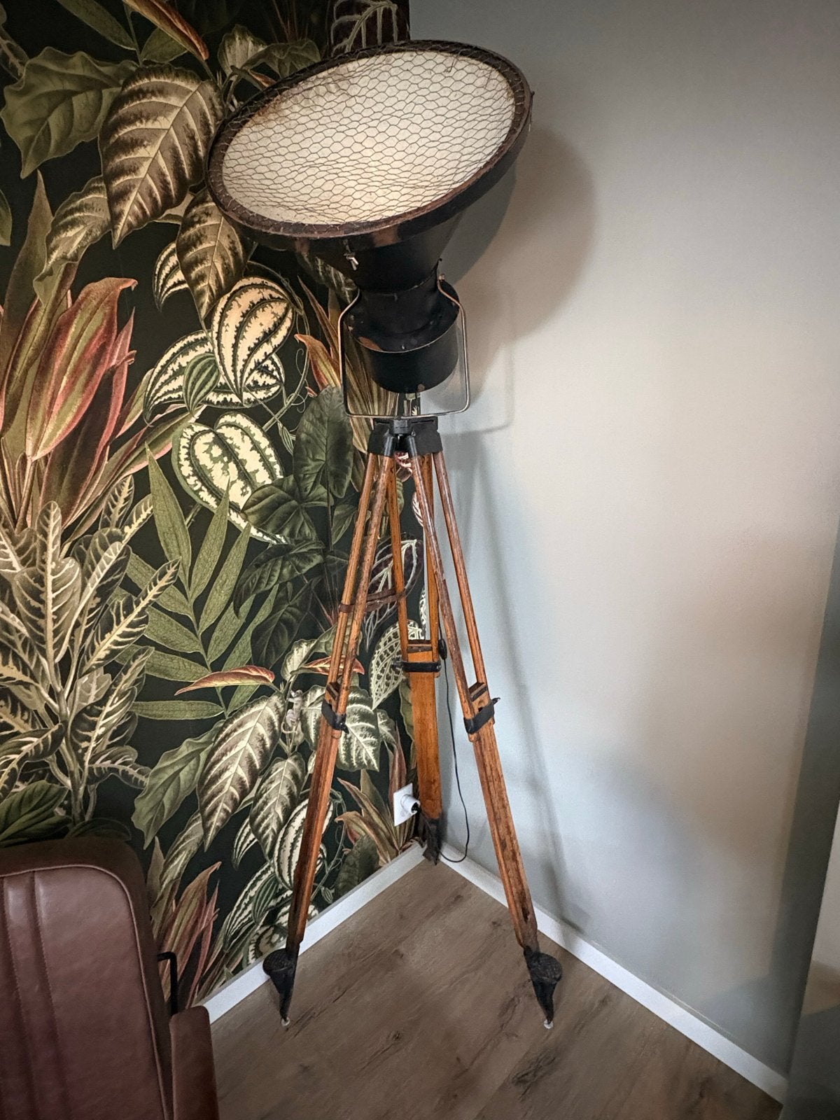 Industriële Vloerlamp op Statief - Vintage Stijl, Huis en Inrichting, Lampen | Vloerlampen, Gebruikt, 150 tot 200 cm, Hout, E27 (groot)