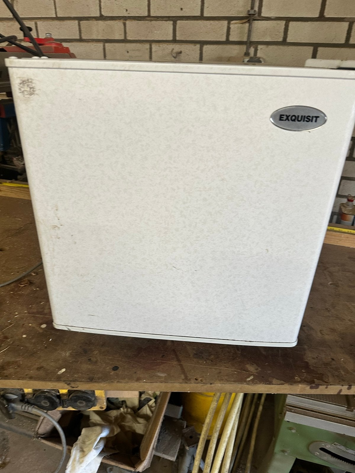 Compacte Exquisit KB-55 koelkast - Ideaal voor kleine ruimte, Witgoed en Apparatuur, Ophalen, Minder dan 75 liter, Zonder vriesvak