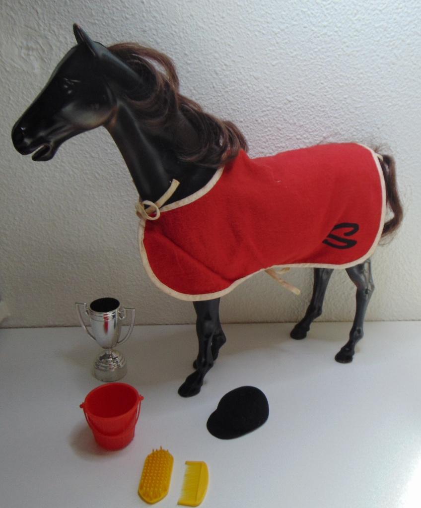 Sindy Barbie paard met accessoires, Ophalen of Verzenden, Gebruikt, Accessoires