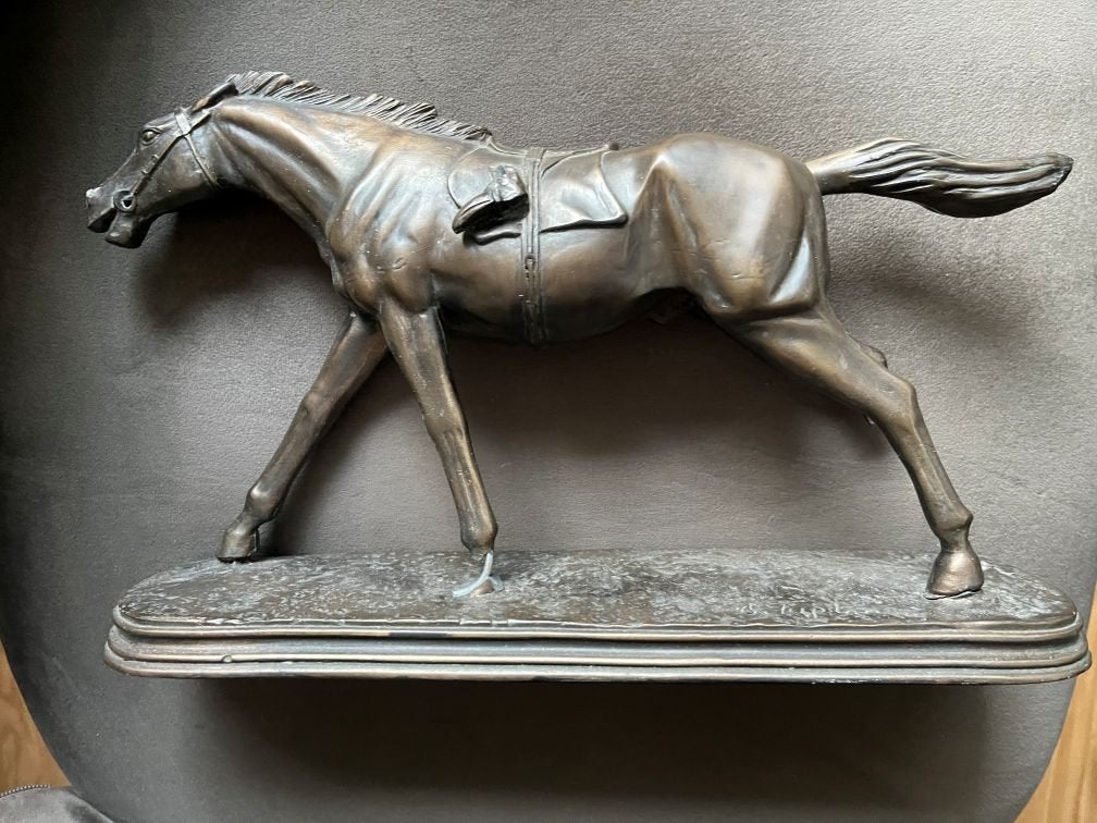 Gebronsd composiet paard op sokkel, Ophalen of Verzenden