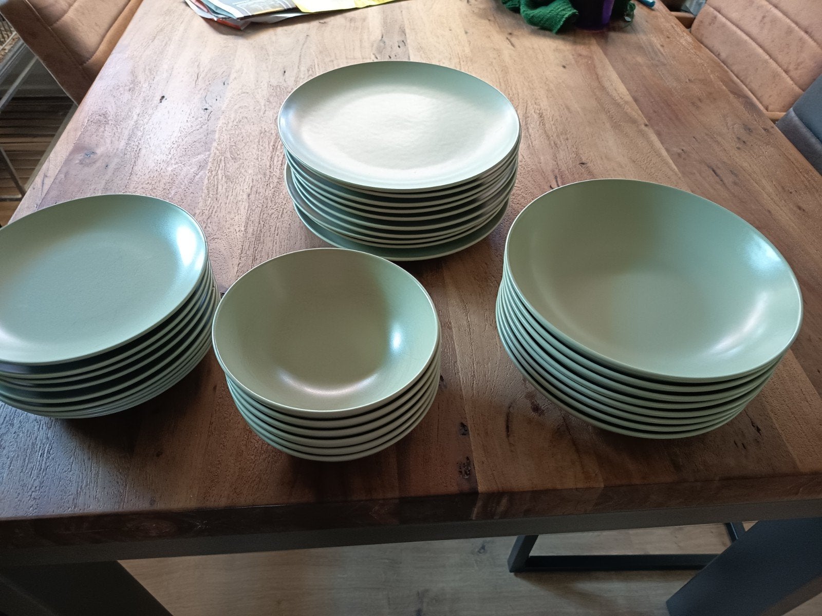 Groot servies van Ikea wegens overcompleet, Ophalen of Verzenden, Zo goed als nieuw, Bord(en), Overige stijlen