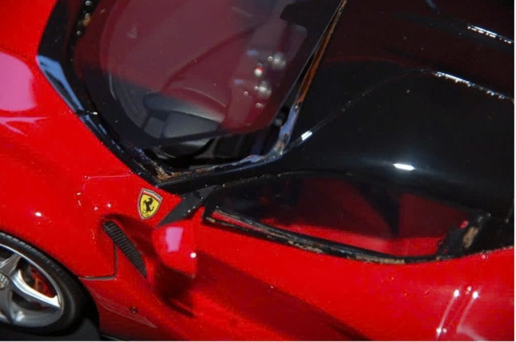 1:18 FERRARI LAFERRARI rosso corsa BBR SCHADE in box WRH, Verzenden, Gebruikt, Auto, Overige merken