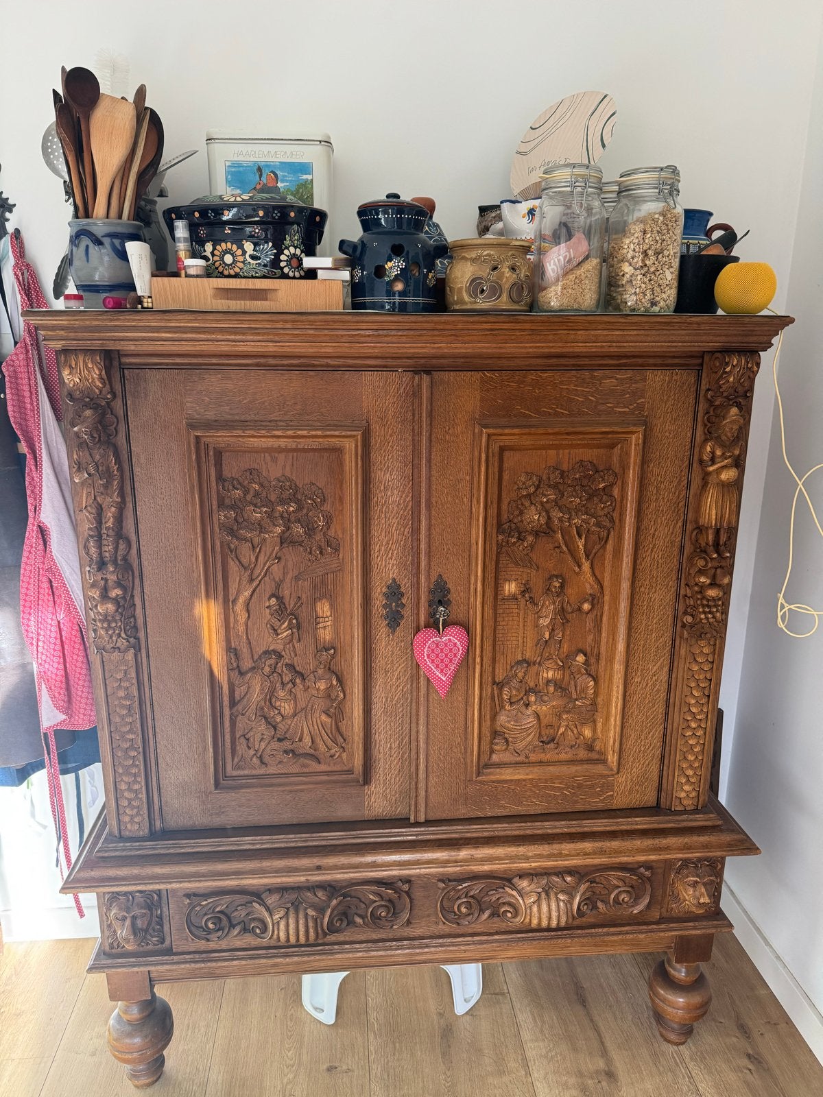 Prachtige antieke eikenhouten kast met houtsnijwerk, Antiek en Kunst, Ophalen