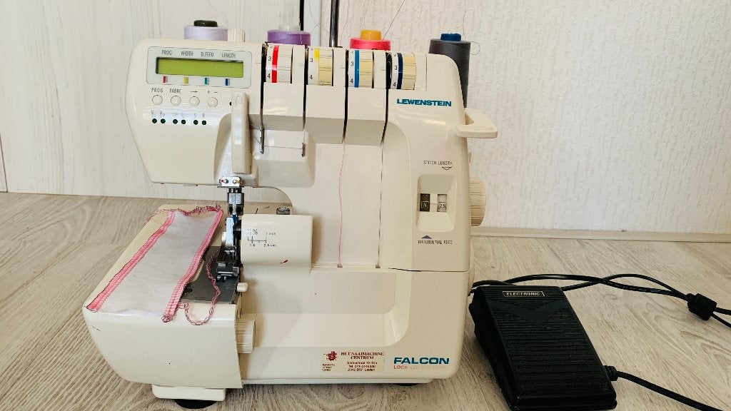 lewenstein lockmachine falcon lock u kunt het hier testen 4d, Hobby en Vrije tijd, Naaimachines en Toebehoren, Ophalen of Verzenden