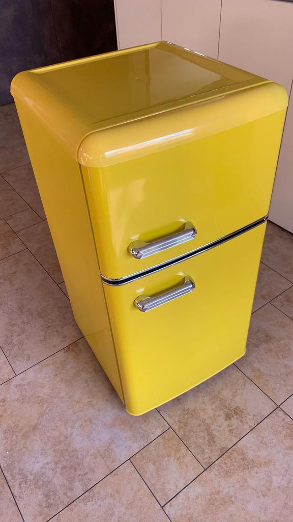 Mooie nieuwe gele koelkast met vriesvak, Witgoed en Apparatuur, Koelkasten en IJskasten, Ophalen, Minder dan 85 cm, 45 tot 60 cm
