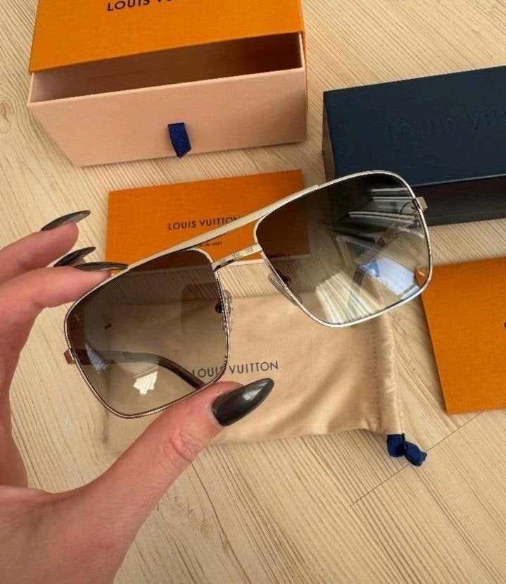 Louis vuitton zonnebril helemaal nieuw, Ophalen of Verzenden, Nieuw, Zwart, Overige merken