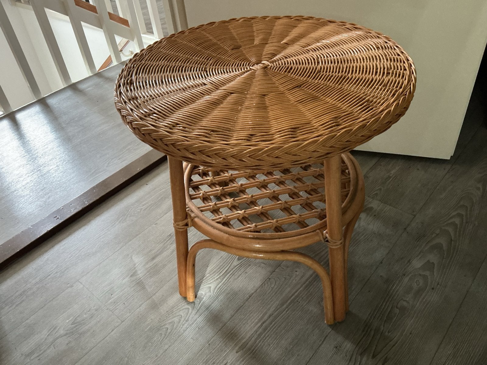 Rotan bijzettafel met opbergruimte doorsnee 57 cm, Huis en Inrichting, Tafels | Bijzettafels, Overige materialen, Minder dan 55 cm