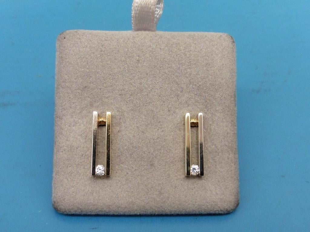 Gouden oorknopjes met zirkonia                          G133