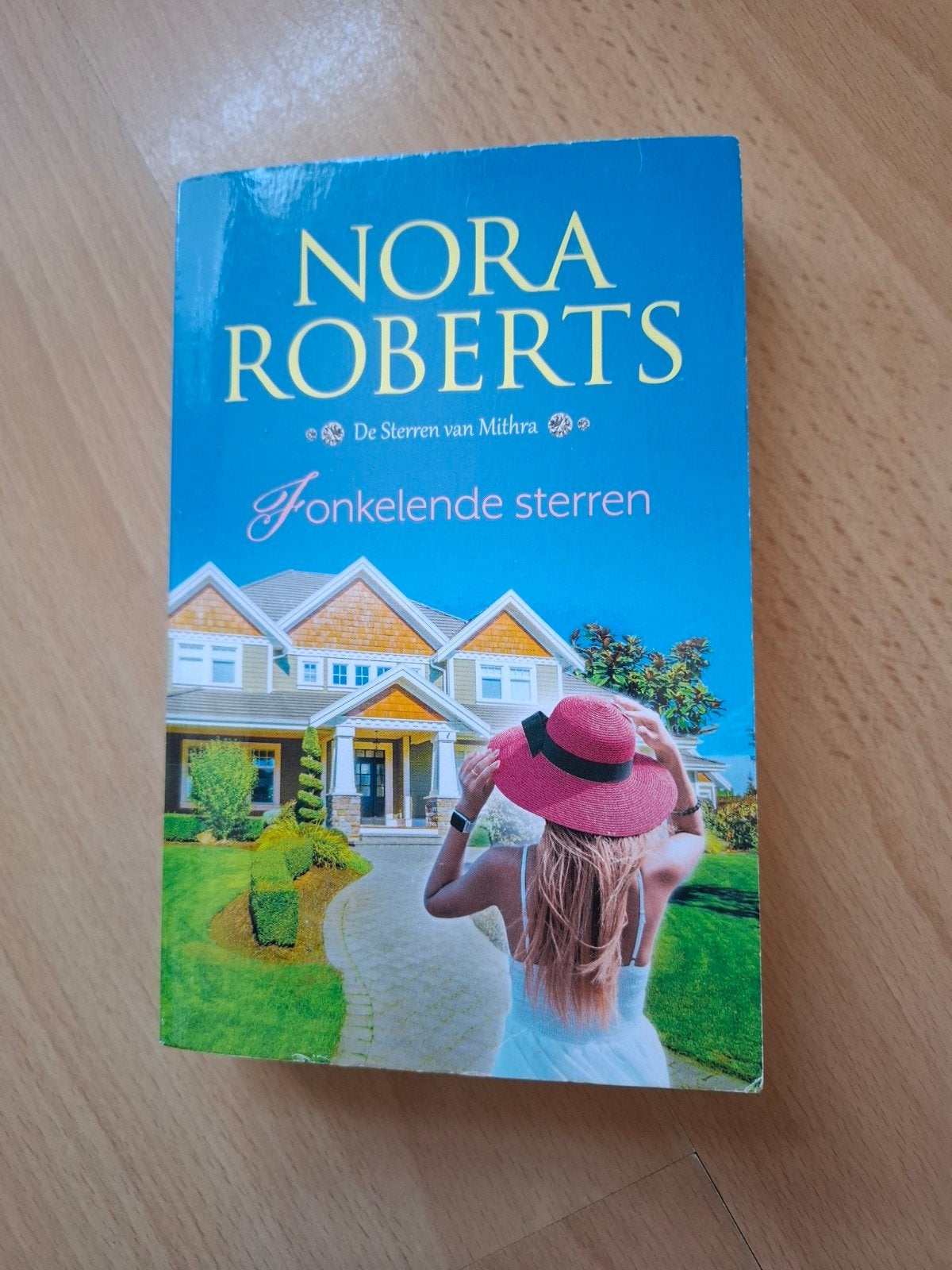 Nora Roberts Fonkelende sterren, Ophalen of Verzenden, Zo goed als nieuw