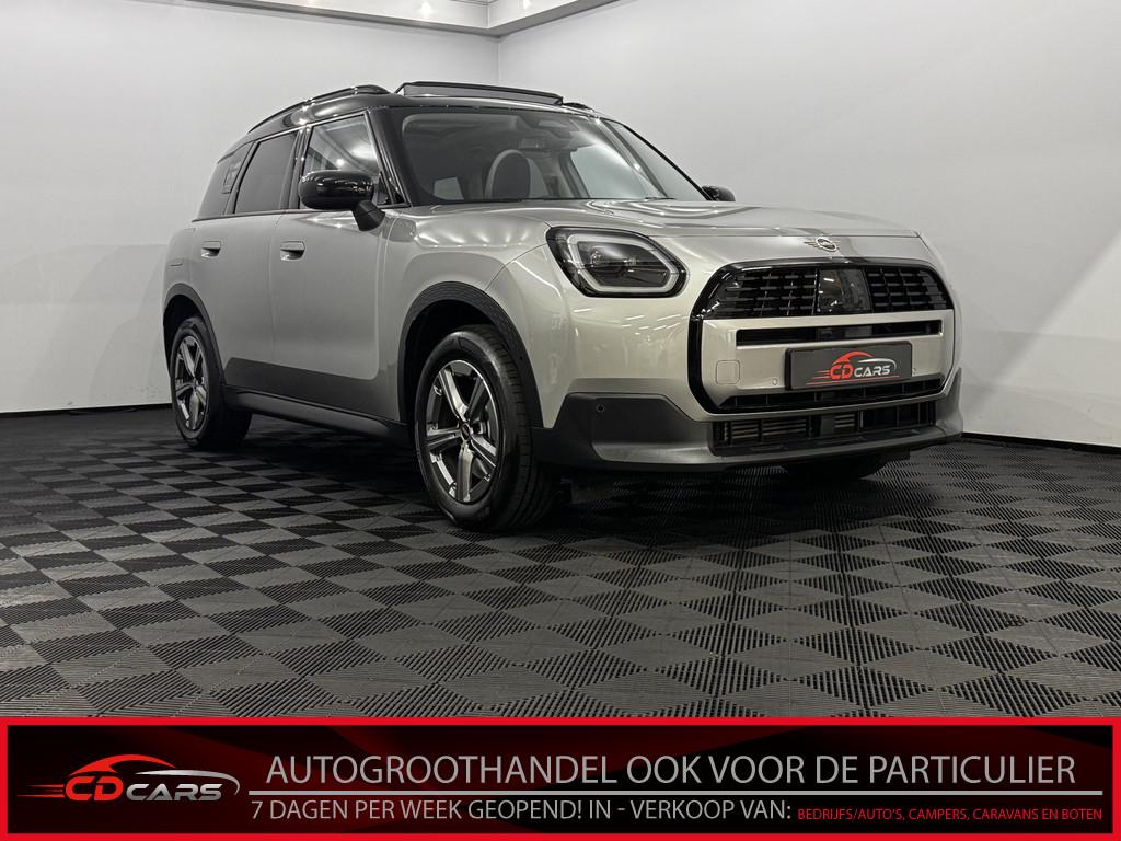 MINI Countryman 1.5 C Classic Trim + Package M Pano, Camera,, Gebruikt, Leder en Stof, Bedrijf, 3 cilinders