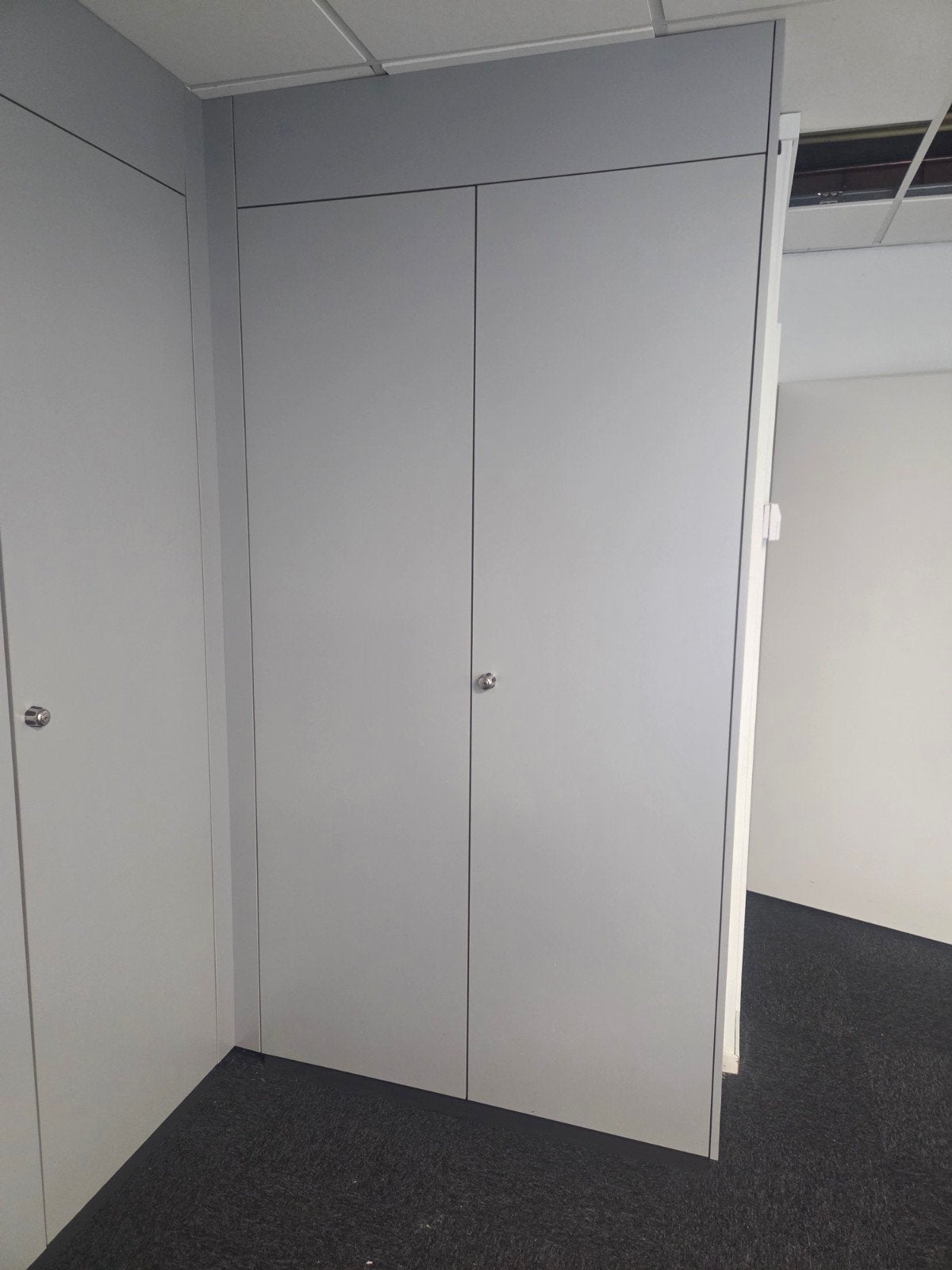 Grote ingebouwde kastenwand / archiefkasten – 4 kasten, Ophalen, Overige materialen, Met deur(en), Gebruikt