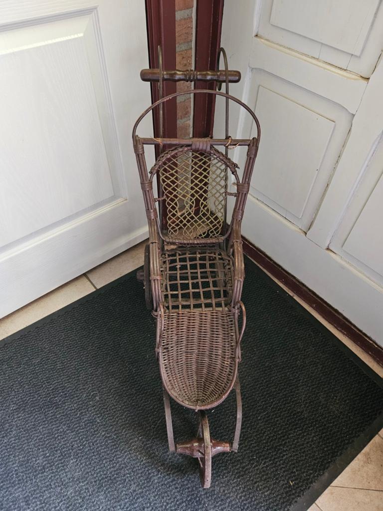 Antieke rotan poppenwagen - Vintage decoratie, Ophalen