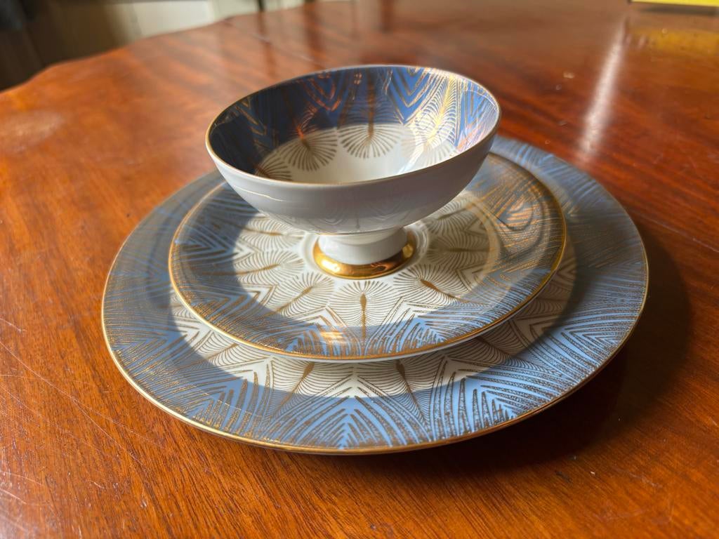 Vintage porseleinen theeservies met gouden en blauwe accente, Antiek en Kunst, Ophalen of Verzenden
