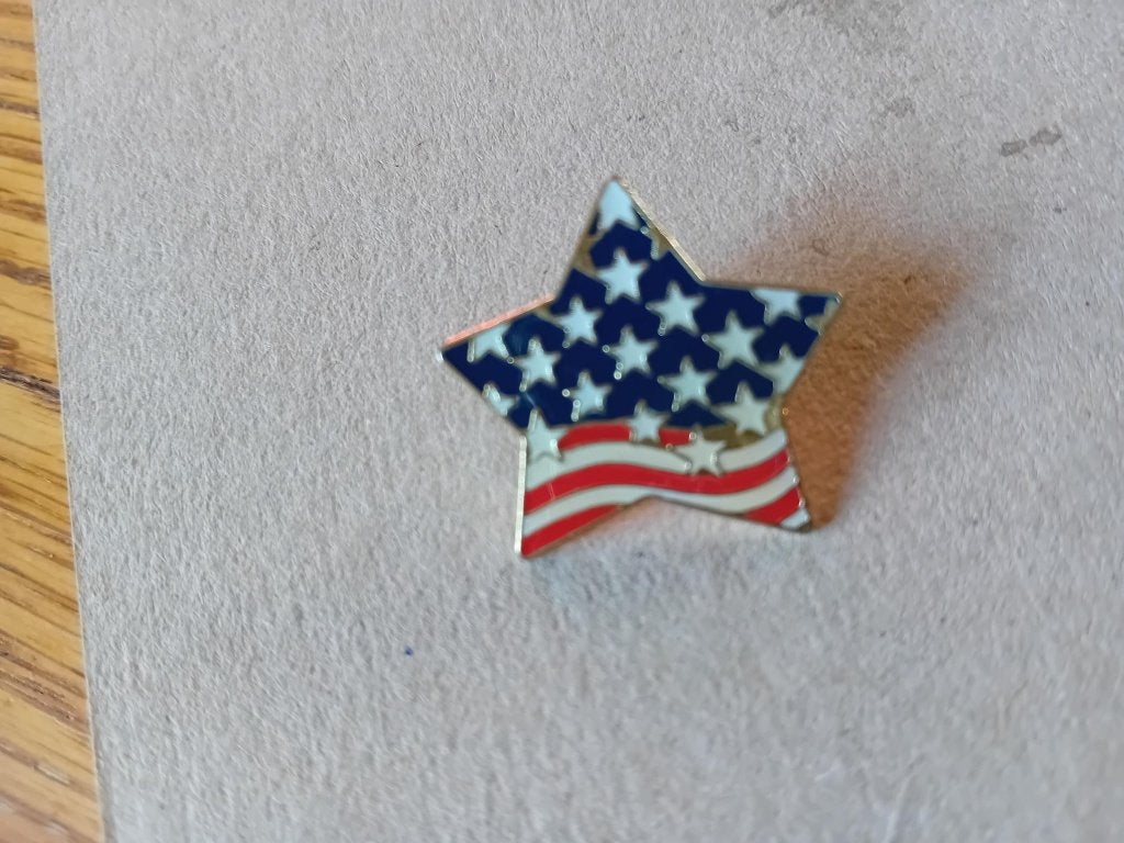 Amerikaanse vlag pin in stervorm 2,5cm, Ophalen of Verzenden, Zo goed als nieuw, Overige onderwerpen