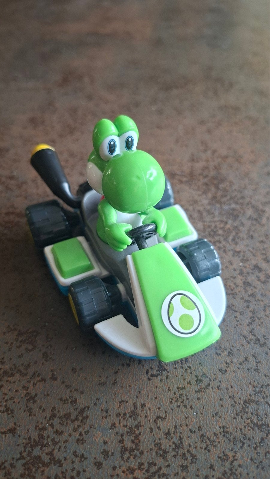 Mario Kart Yoshi speelgoedauto, Ophalen of Verzenden, Zo goed als nieuw