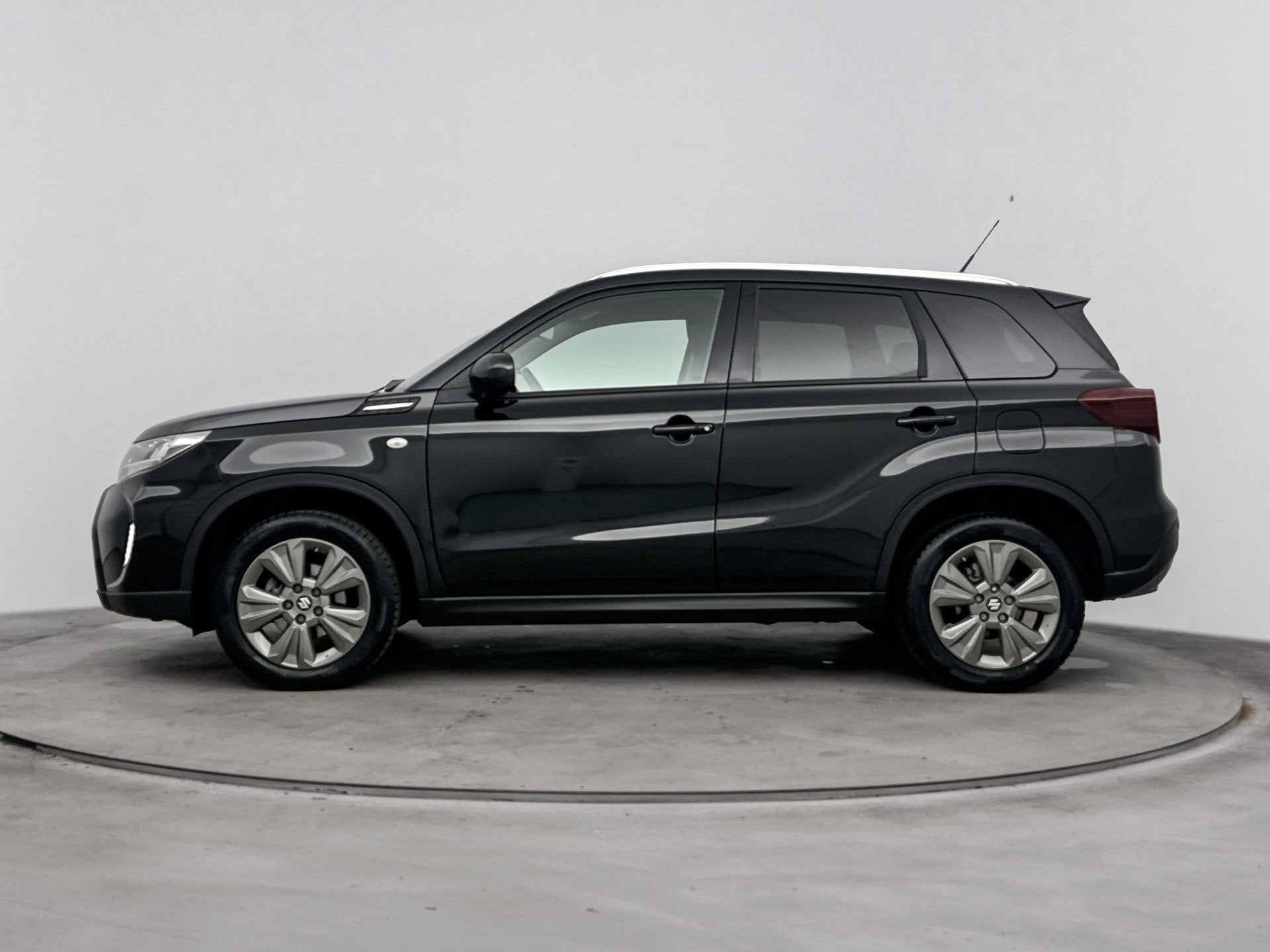 Suzuki Vitara 1.5 Hybrid Select Automaat | Navigatie | Dodeh, 12 maanden, Stof, 4 cilinders, 400 kg