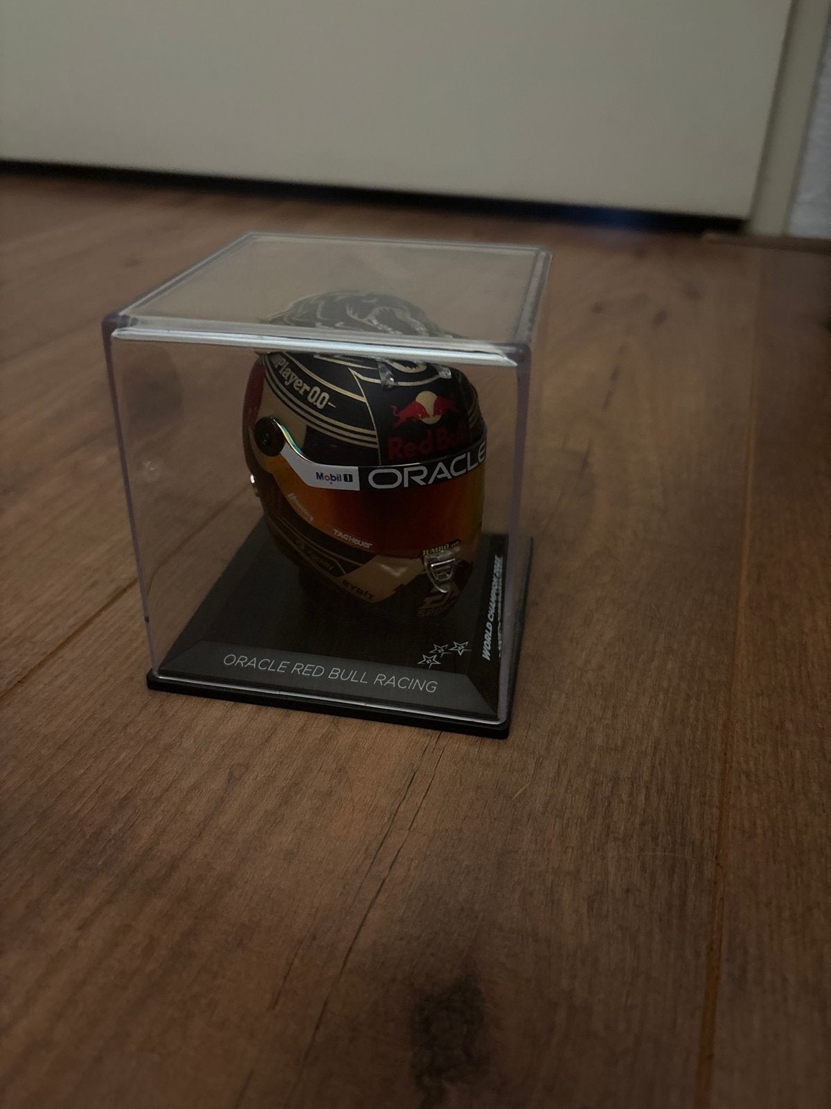Max Verstappen 2023 World Champion Helm 1:4, Verzamelen, Ophalen of Verzenden, Zo goed als nieuw, Formule 1