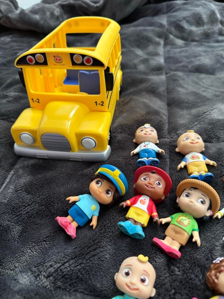 Cocomelon Schoolbus met 10 figuren, Ophalen of Verzenden, Gebruikt, Jongen of Meisje