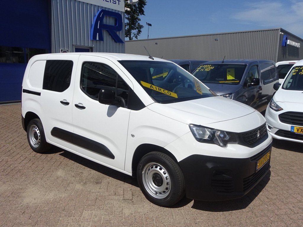 Peugeot Partner 1.2 PureTech Pro BENZINE BPM VRIJ AIRCO NAVI, Auto's, Voorwielaandrijving, Stof, Gebruikt, 1199 cc