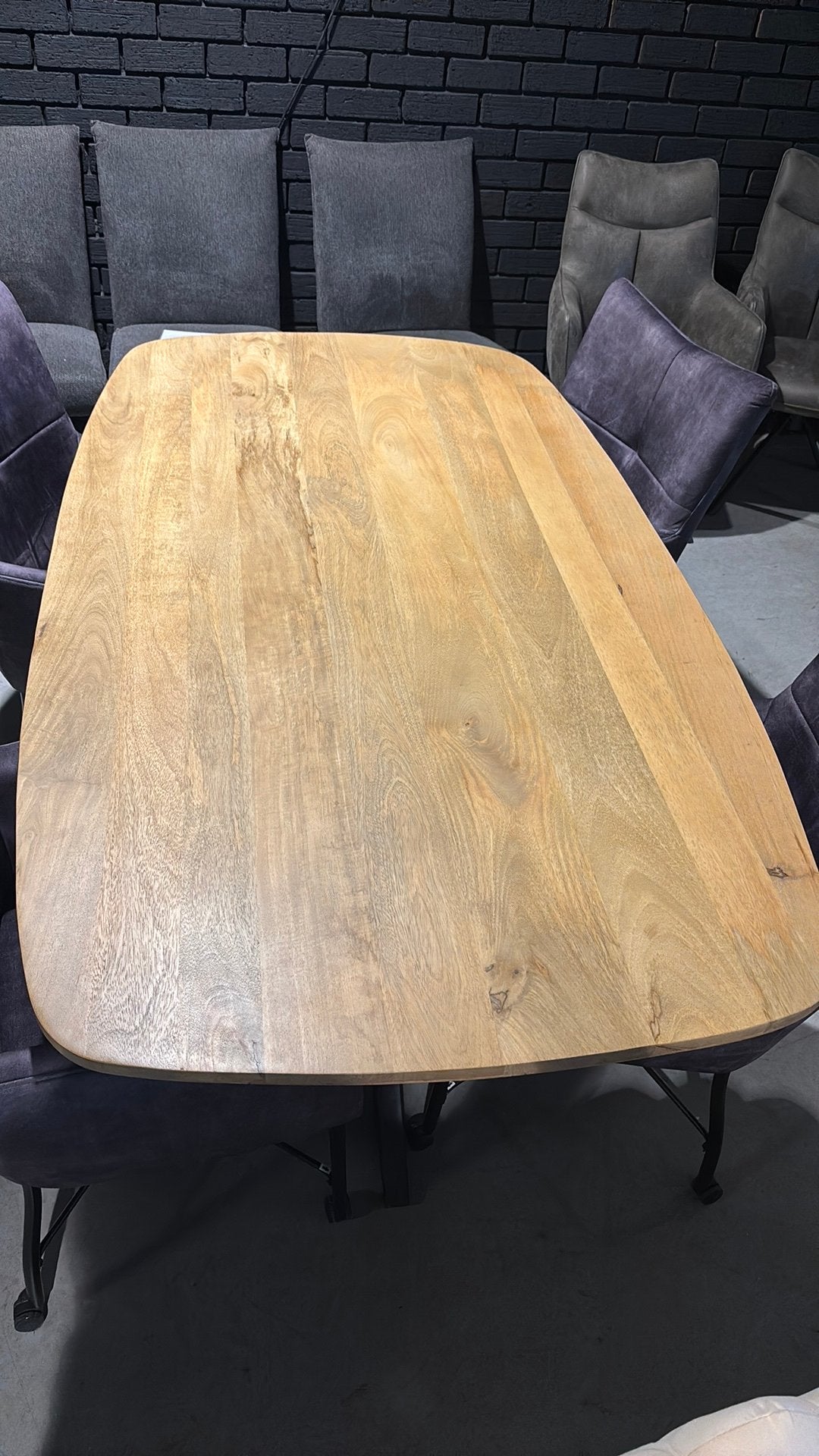 Deensovaal eettafel van mangohout - Showroom opruiming, Huis en Inrichting, Zo goed als nieuw, 150 tot 200 cm, Vier personen, Ovaal