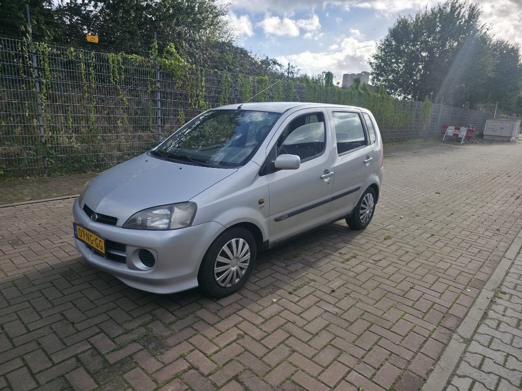 Daihatsu YRV 1.3 AUT 2003 Grijs, Auto's, Origineel Nederlands, Bedrijf, 1000 kg, Zilver of Grijs