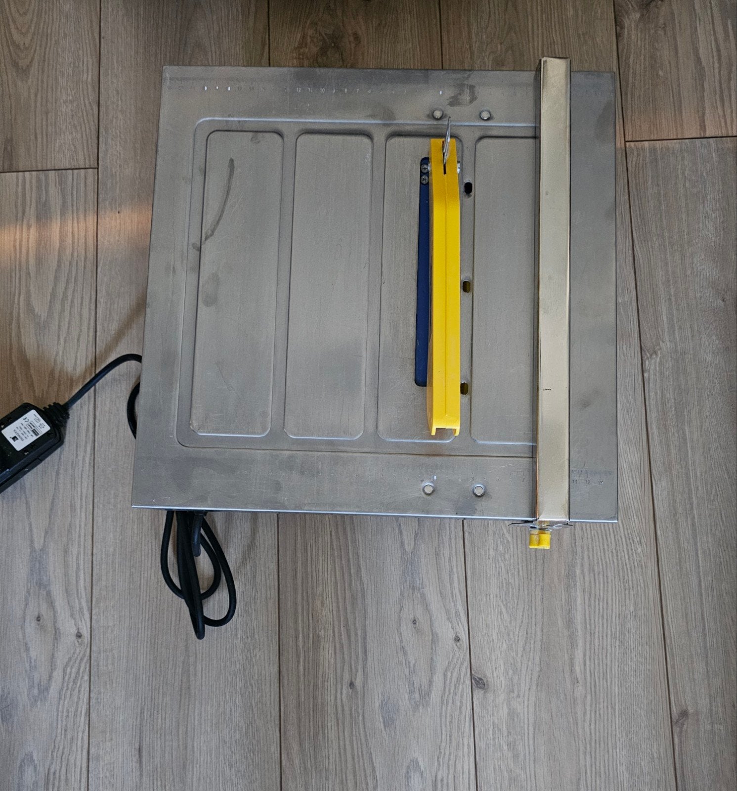 FSM-180 Tegelsnijder 600W met diamantzaagblad, Doe-het-zelf en Verbouw, Ophalen, Gebruikt