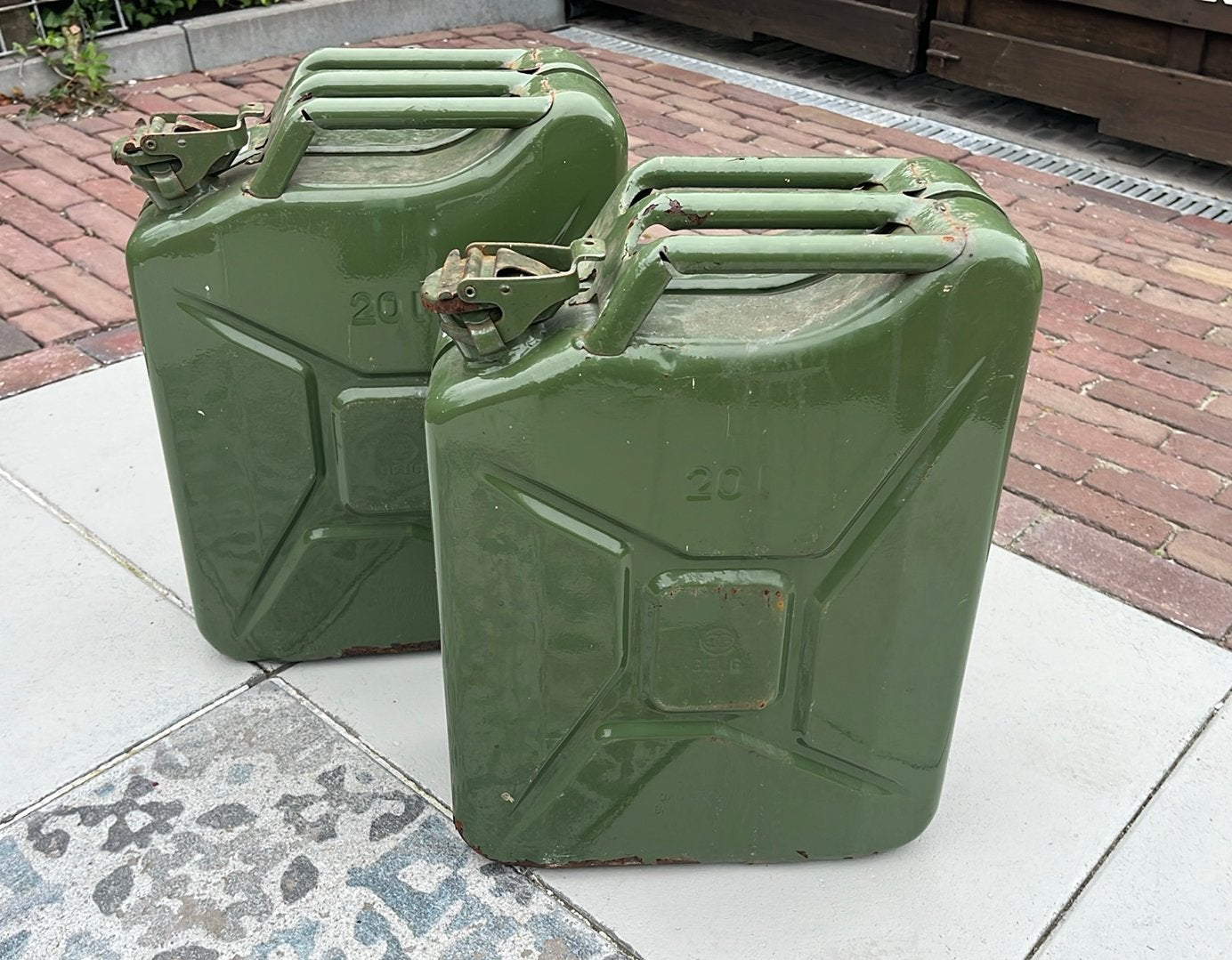 Stalen jerrycans 20 liter, Ophalen, Minder dan 30 cm, Rond, Binnen