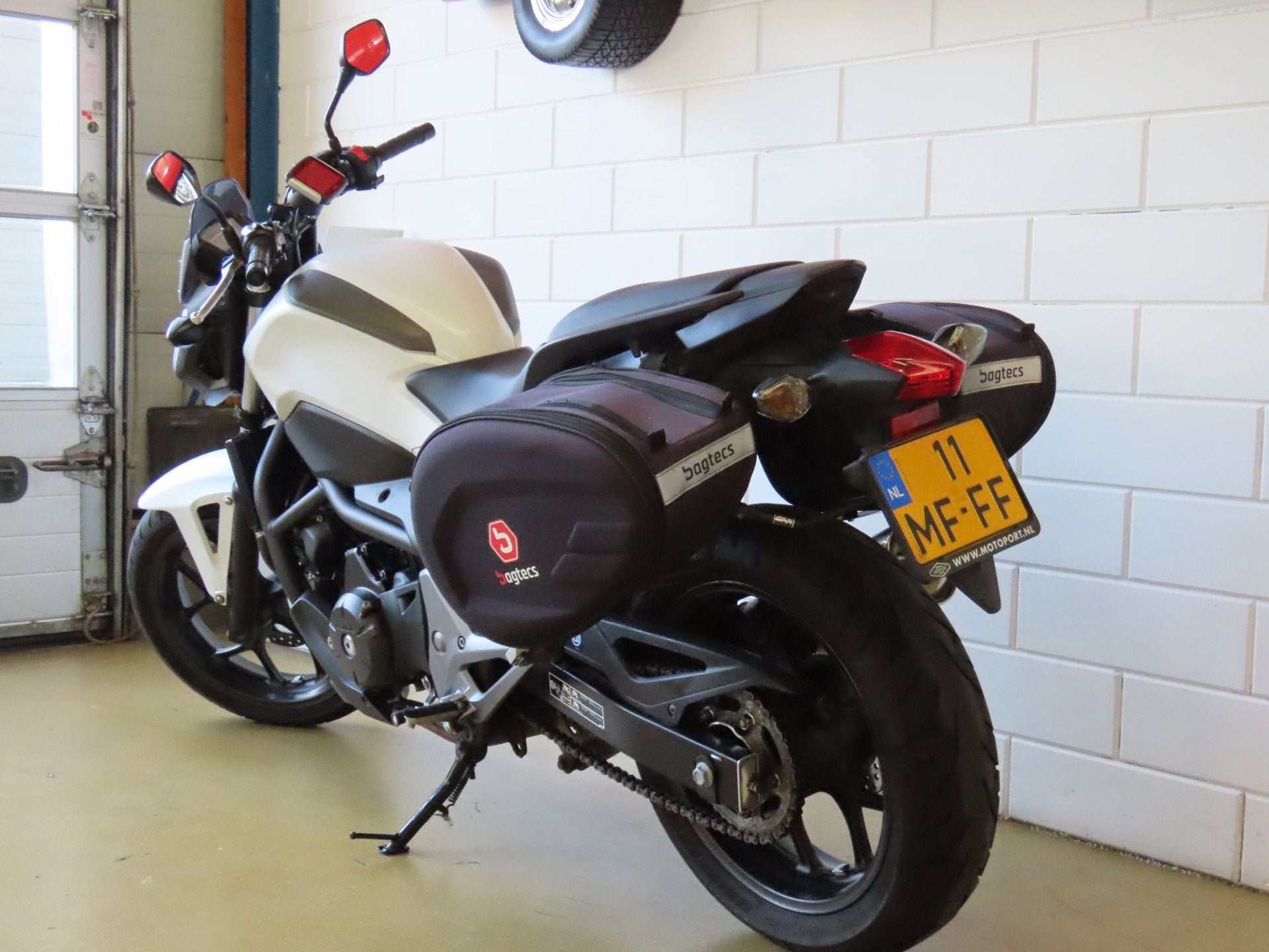 Honda Tour NC 750S ABS, Henry Fordstraat 17
3238BE  Zwartewaal, NL, Meer dan 35 kW, Toermotor, Info@vanvlietautos.nl