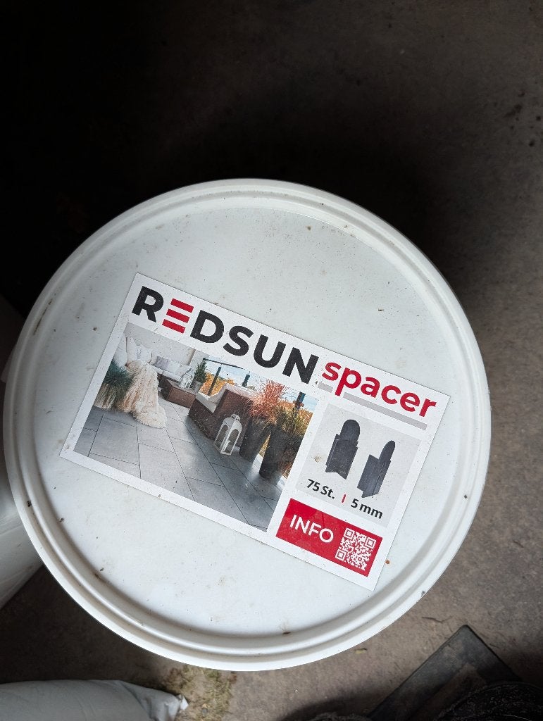 GRATIS Redsun spacer, Tuin en Terras, Ophalen, Beton, Minder dan 5 m², Klinkers