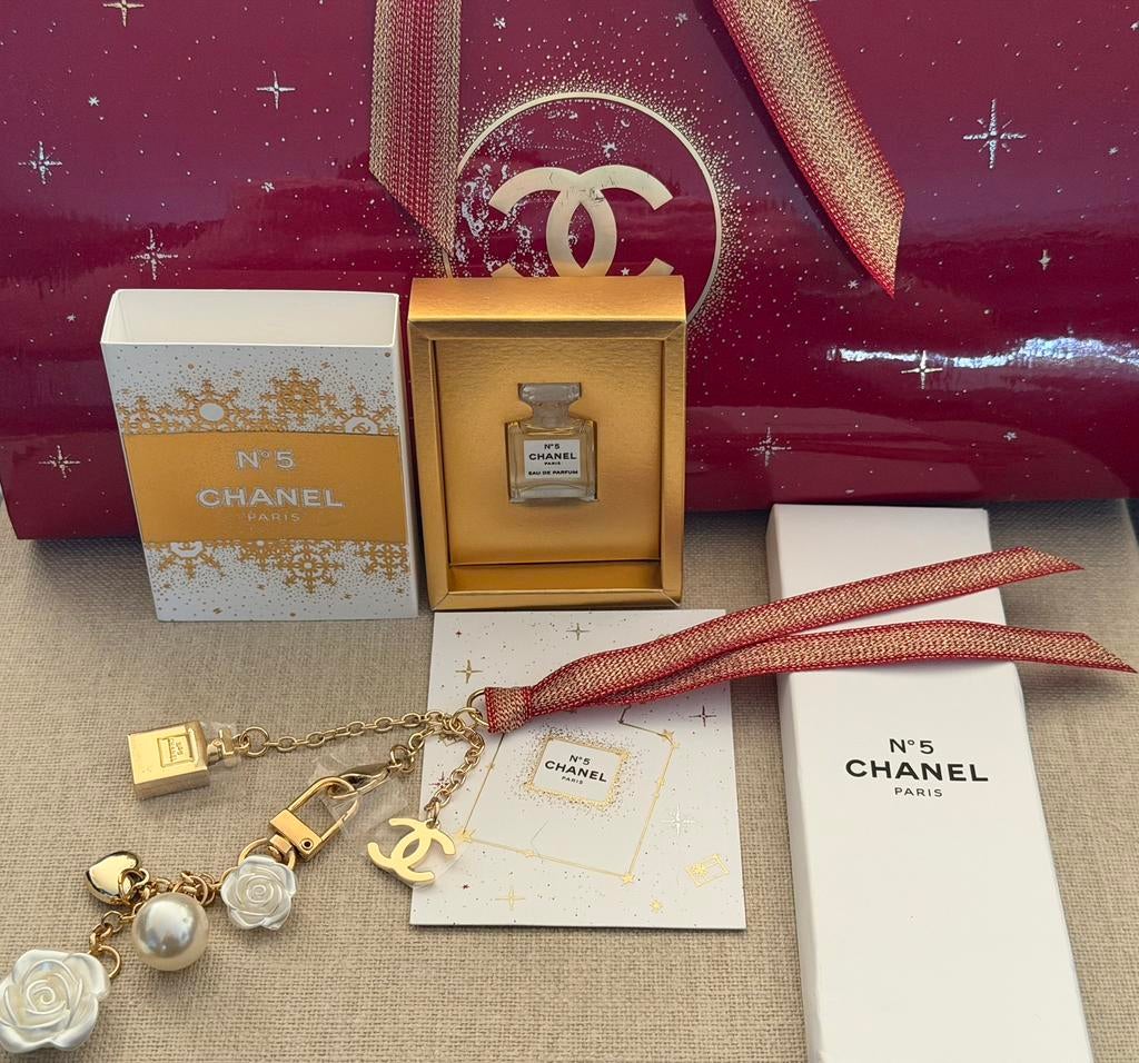 Miniatuur Chanel no5 edp met Chanel sleutelhanger in tas, Ophalen of Verzenden, Nieuw, Miniatuur, Gevuld