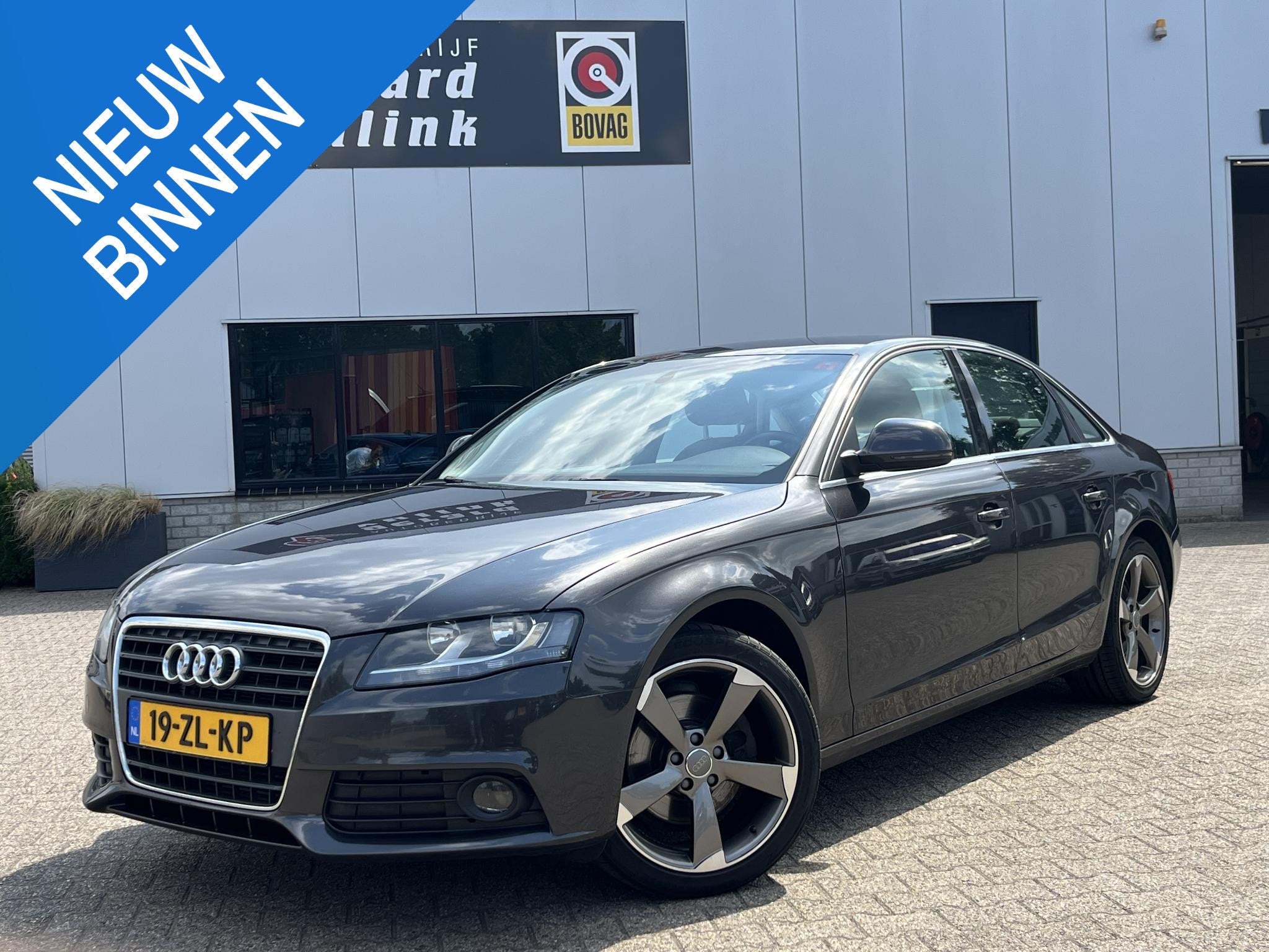 Audi A4 Limousine 1.8 TFSI Pro Line HANDEL EXPORT READ AD, Auto's, Euro 5, Stof, Gebruikt, Zwart