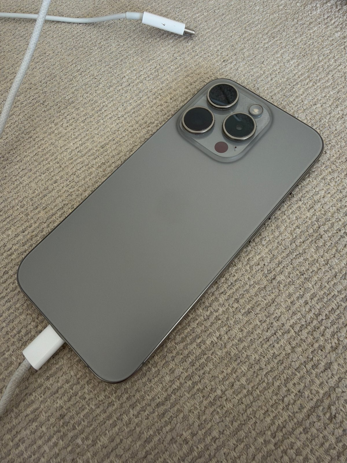 Foto 3 van iPhone 15 Pro 128GB – Simlockvrij – Zeer nette staat!